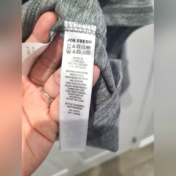 Joe Fresh Active long sleeve. SIZE XL - Picture 5 of 5